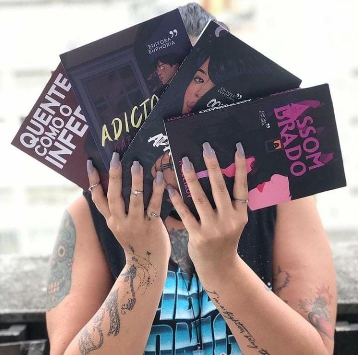 Alguns títulos da Editora Euphoria (Foto: Reprodução/Instagram)